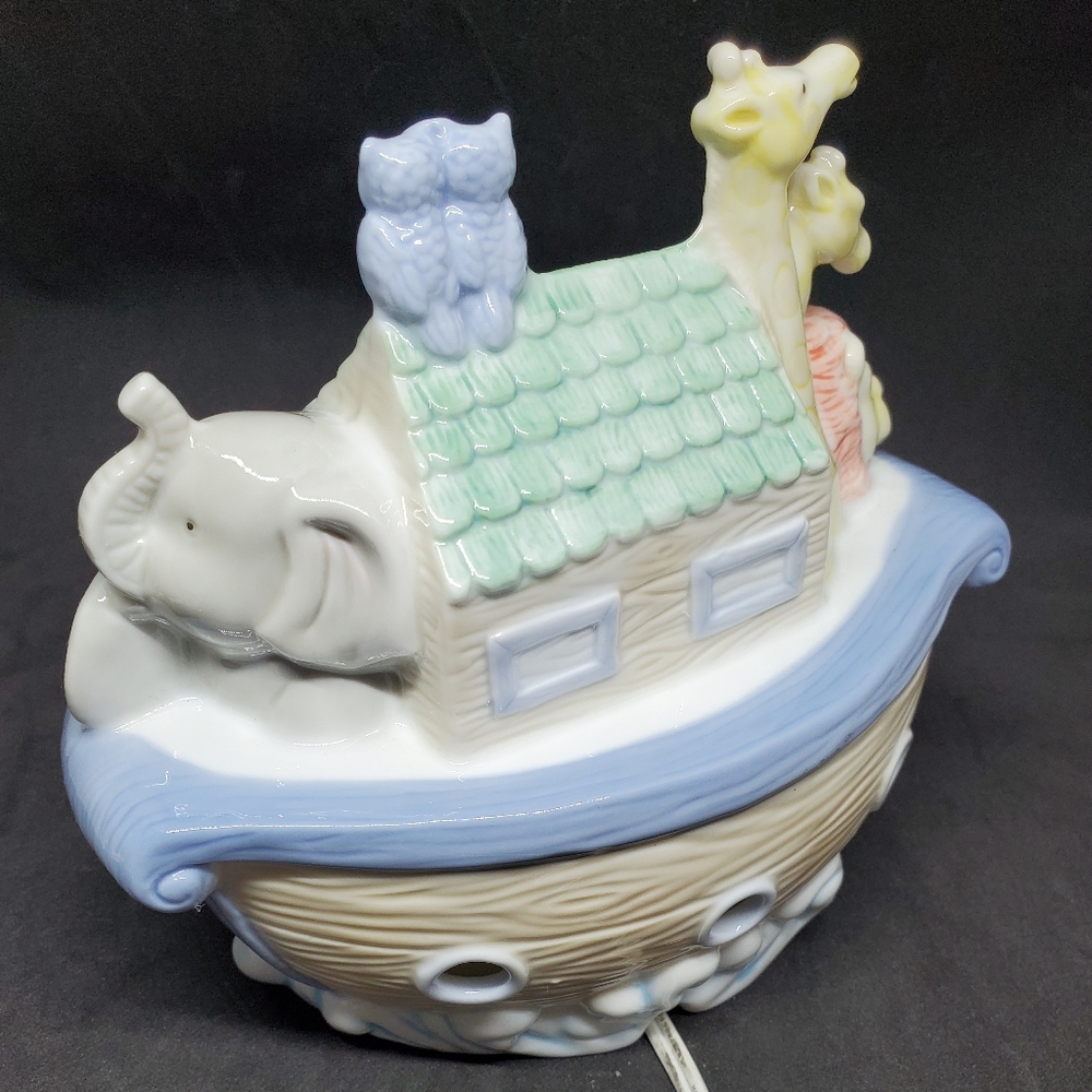 Cosmos Gifts Noah's Ark Night Light - Picture 5 of 16